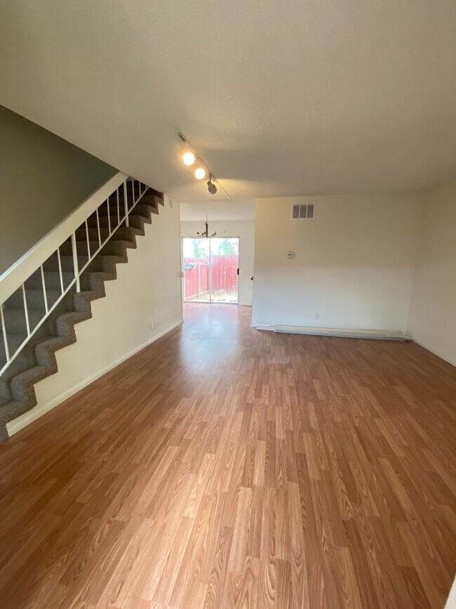 Foto del edificio - Townhome 2 Bed/1.5 Bath for Rent at Colony Park!