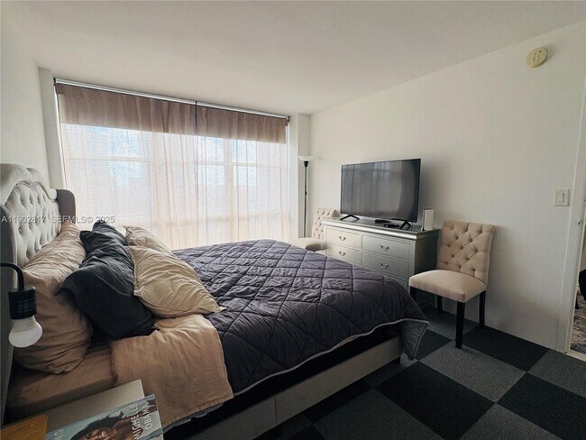 Foto del edificio - 17021 N Bay Rd