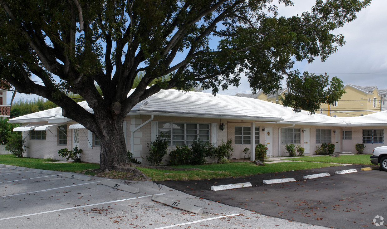 Building Photo - Sabal Apartments