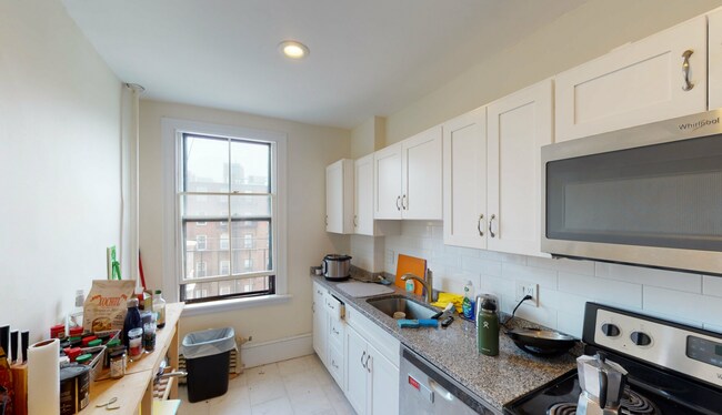 Building Photo - 8 Brimmer St