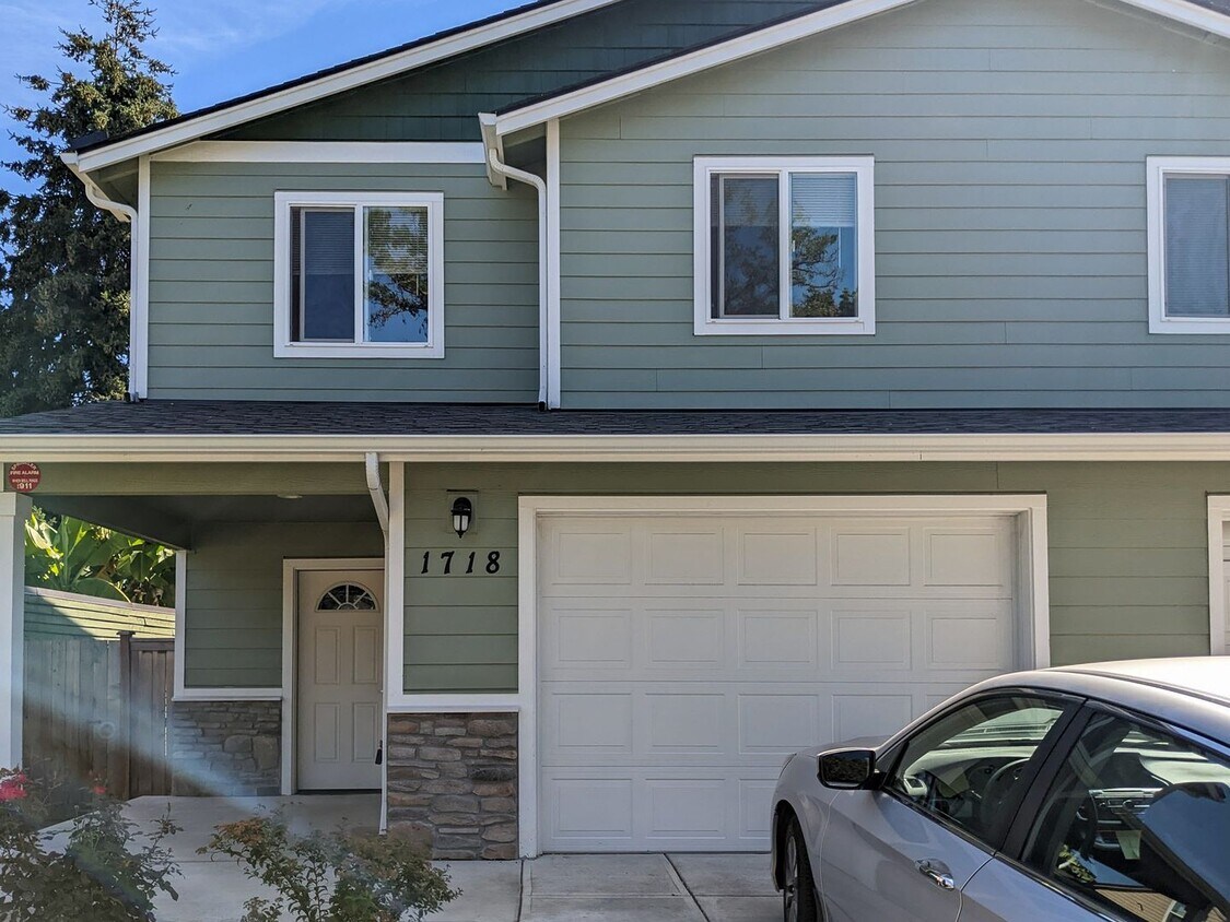 Foto principal - 1710-1718 24th St NE