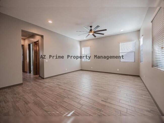 Building Photo - 4520 E Bethena St