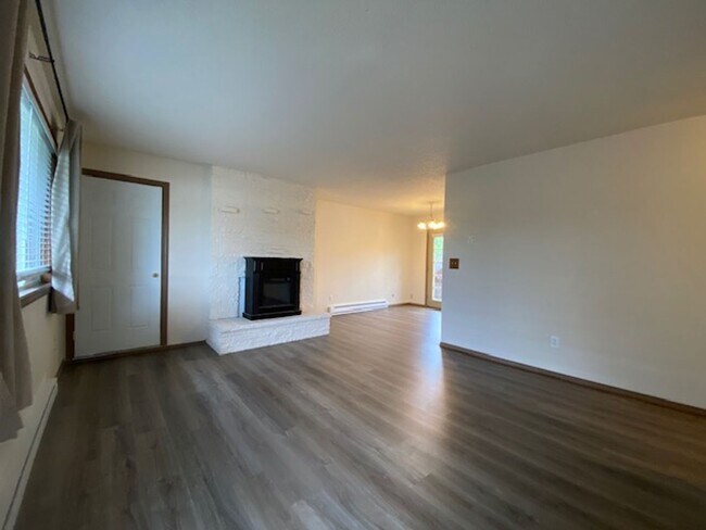 Building Photo - Fido-friendly Central Valley 2 bedroom dup...