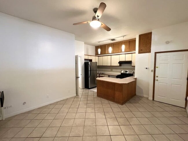 Building Photo - Preleasing One Bedroom on the Hill