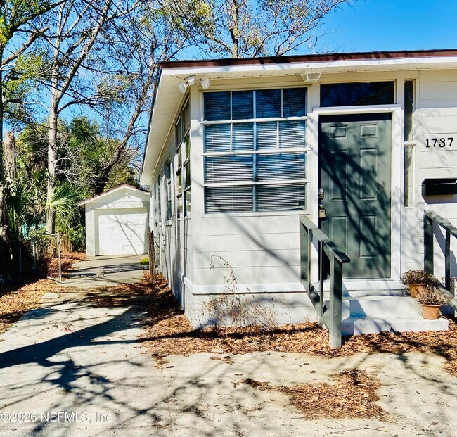 Foto del edificio - 1737 W 24th St