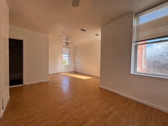 Foto del edificio - 103 E Arlee Ave