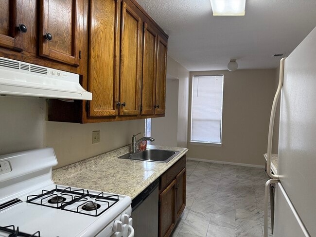 Building Photo - 16 Shrewsbury Green Dr