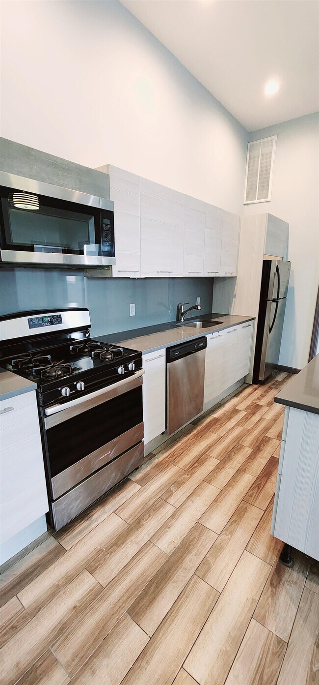 Building Photo - 795 Main Ave