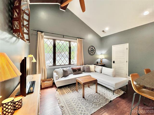 Building Photo - 2637 Chesterfield Ave