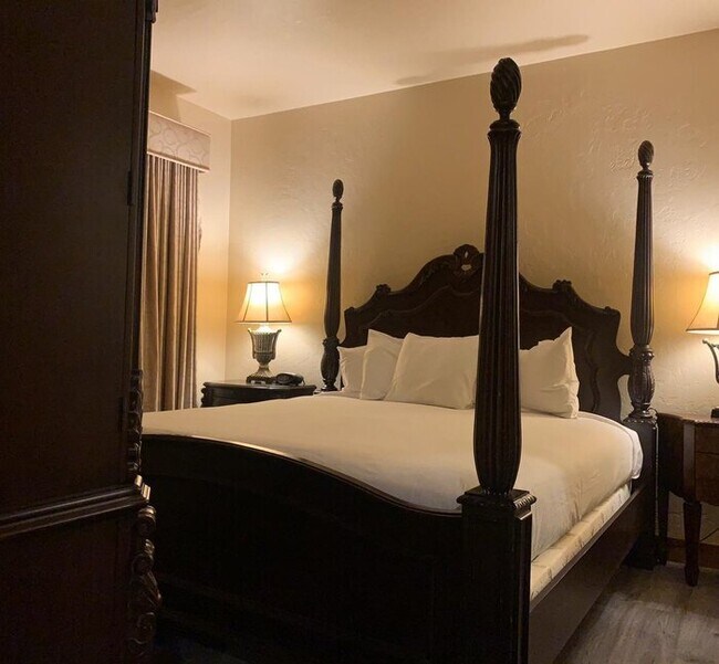 Building Photo - Villa 2076 2 Bed 2 Bath Full Kitchen