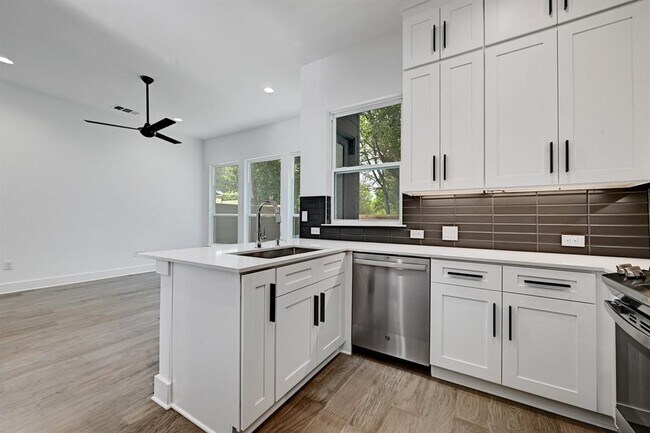 Foto del edificio - 2308 Maxwell Ln