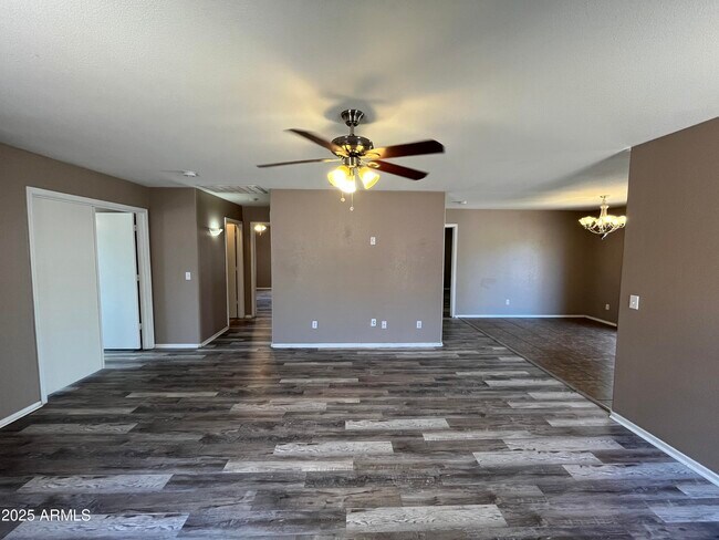 Foto del edificio - 5710 N 73rd Dr