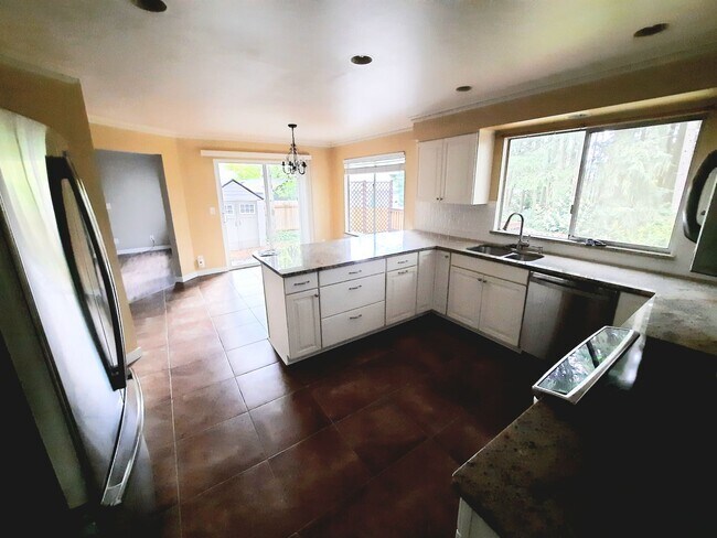 Foto del edificio - Spacious 4 bed in Ridgetop!