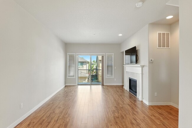 Building Photo - Beautiful 2-Bedroom, 2.5-Bath Townhome wit...