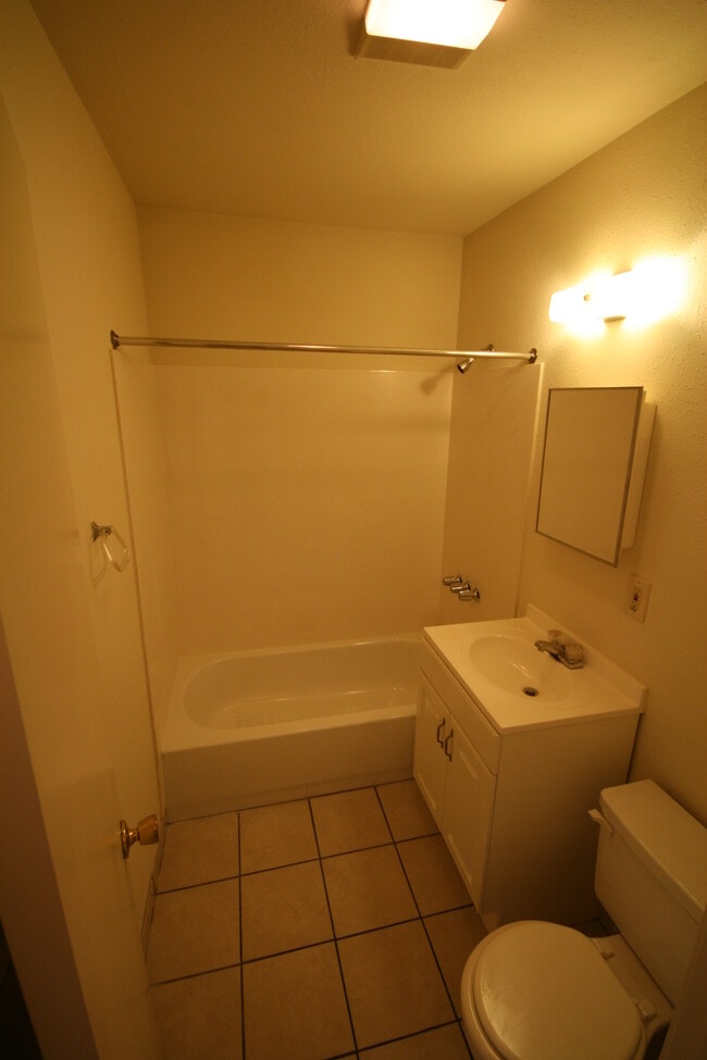 Building Photo - 2310 Rose Dr