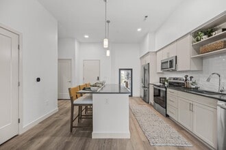 Building Photo - Lore