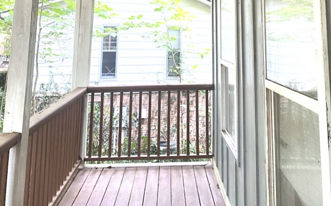 Building Photo - 4 Bedroom/3 Bathroom House Available in Au...