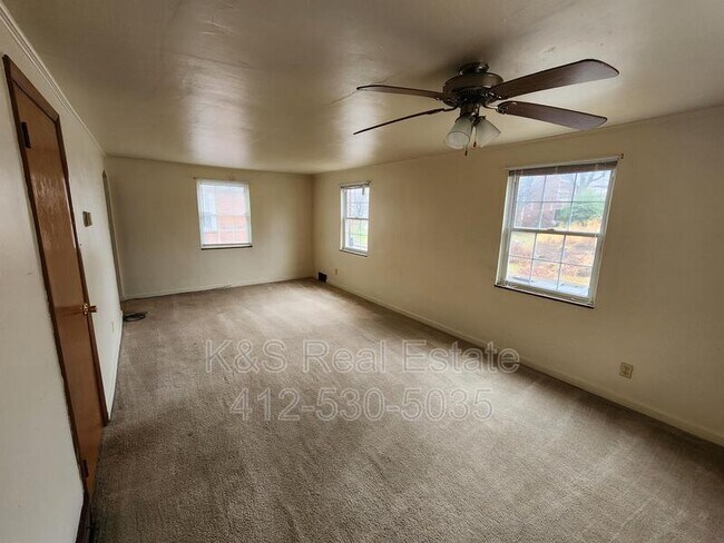 Photo - 1032 Summit St Apartment