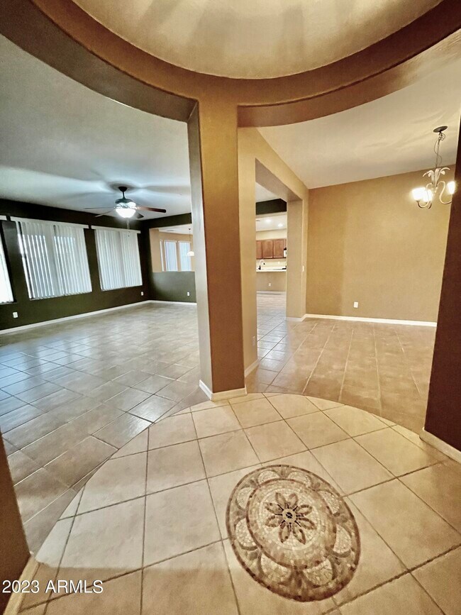 Foto del edificio - 15154 W Redfield Rd