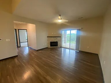 Foto del edificio - 2869 Spring Rose Cir