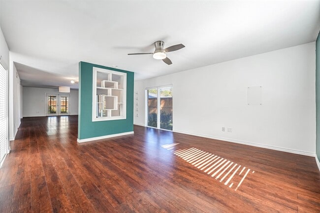 Building Photo - 10630 Olympia Dr