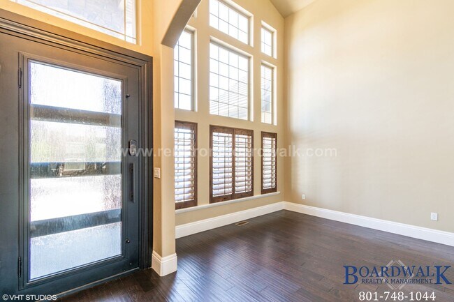 Building Photo - Amazing South Jordan 6 Bed 4 Bath Home!