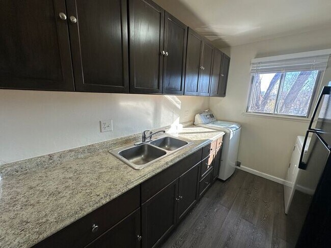 Foto del edificio - 604 Oakwood Dr