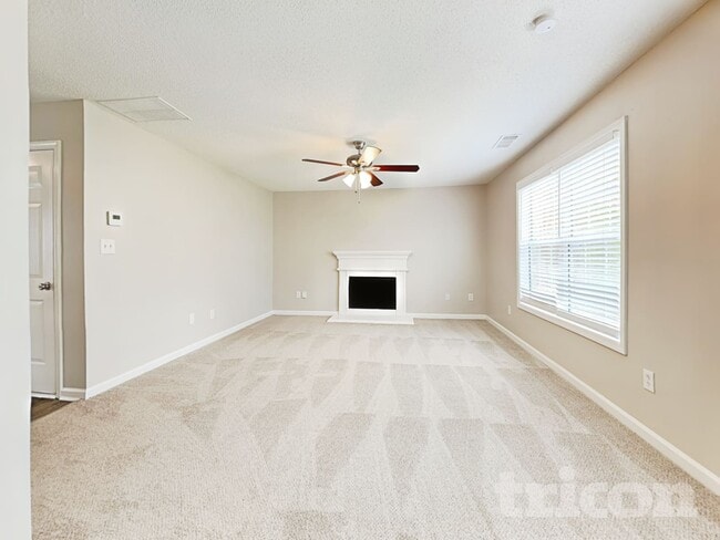 Foto del edificio - 7052 Ravenwood Ln