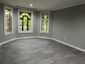 Building Photo - 1806 N Ave S