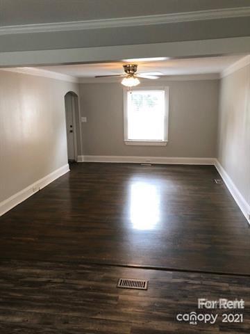Building Photo - 1009 Skyway Dr