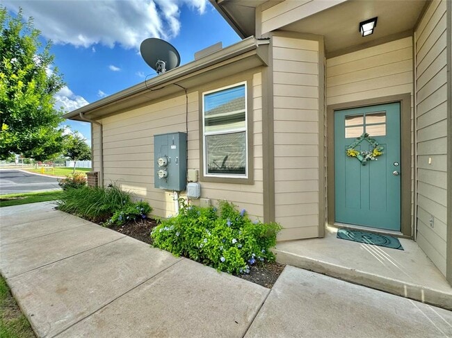 Building Photo - 1701 Logan Dr