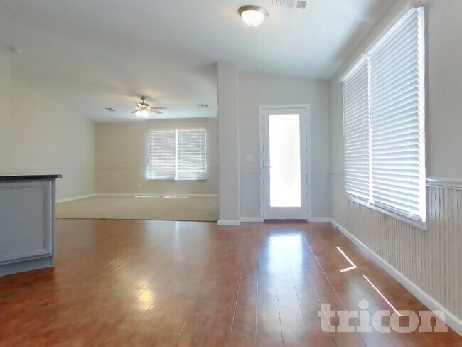 Foto del edificio - 3125 N 302nd Ln