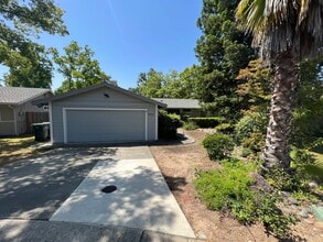 Building Photo - 8654 Thelen Ct