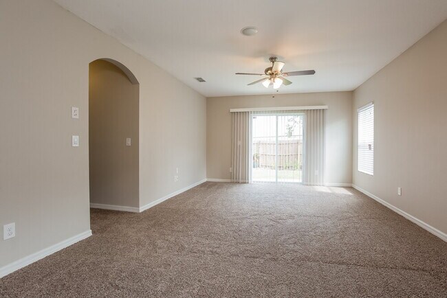 Foto del edificio - 6946 Glenbrook Dr