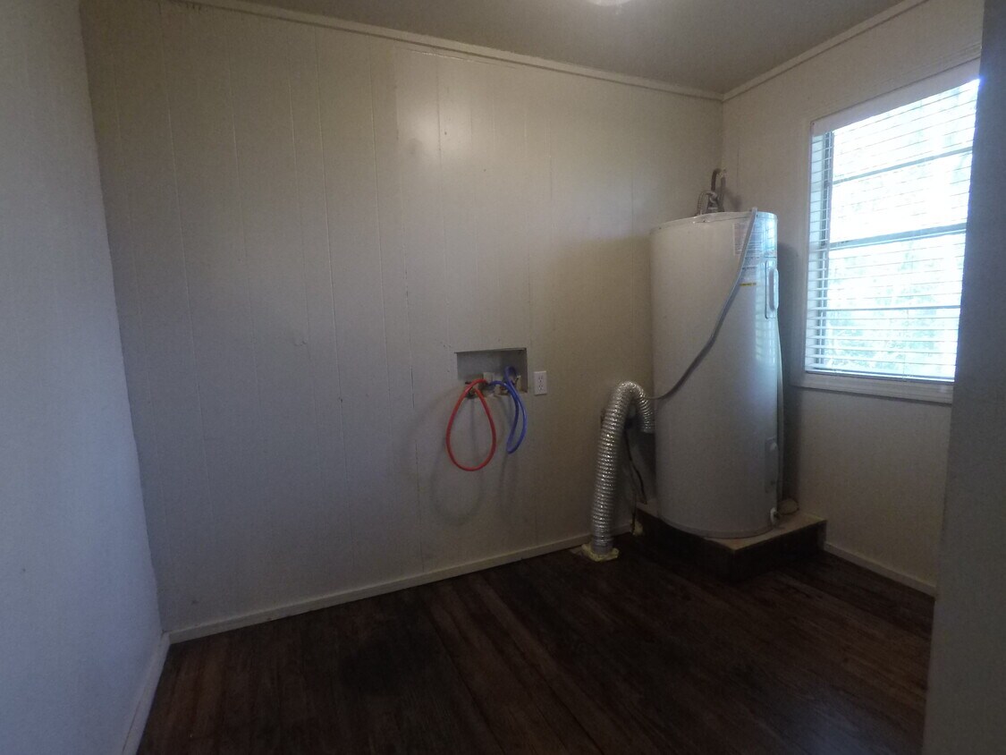 Laundry Room - 220 F Fenetre Rd.
