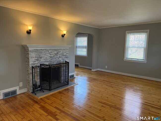 Foto del edificio - 31 Waterbury Rd