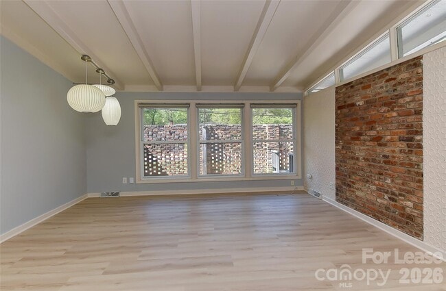 Building Photo - 3111 Spring Valley Rd