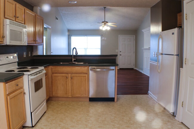 Building Photo - 1224 Eastwoods Dr