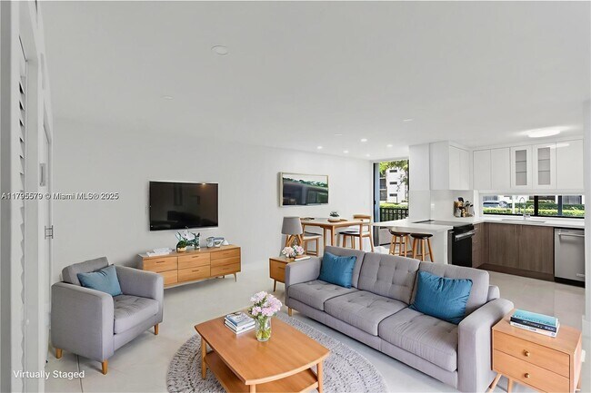 Foto del edificio - 17011 N Bay Rd