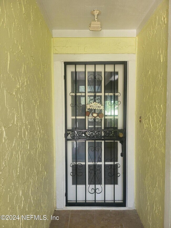 Foto del edificio - 2119 Fairway Villas Ln S