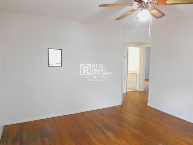 Foto del edificio - **MOVE IN SPECIAL** Quaint 2 Bed / 1 Bath ...