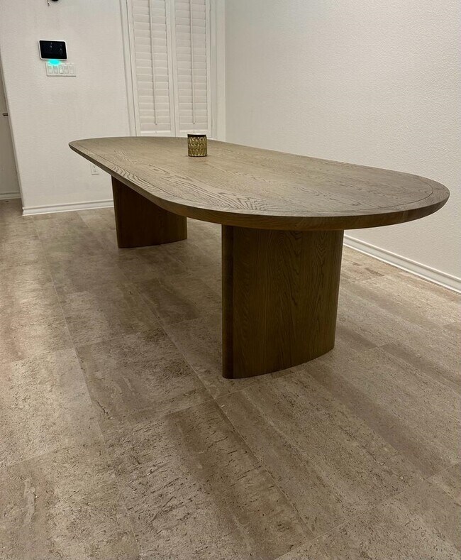 Building Photo - 9813 Sandhill Dr