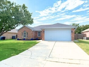 Building Photo - 3913 Periwinkle Dr