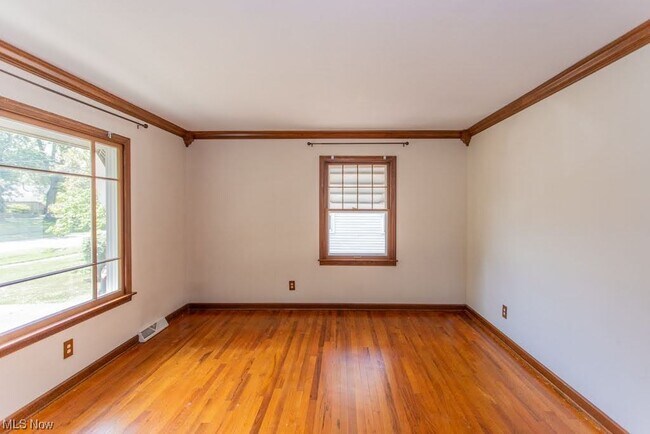 Building Photo - 1489 Beechwood St NE