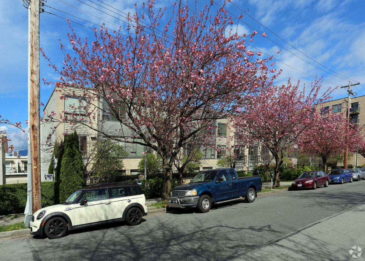 Building Photo - The Monterey Apartments