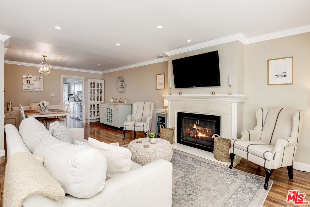 Foto principal - 4443 Saugus Ave