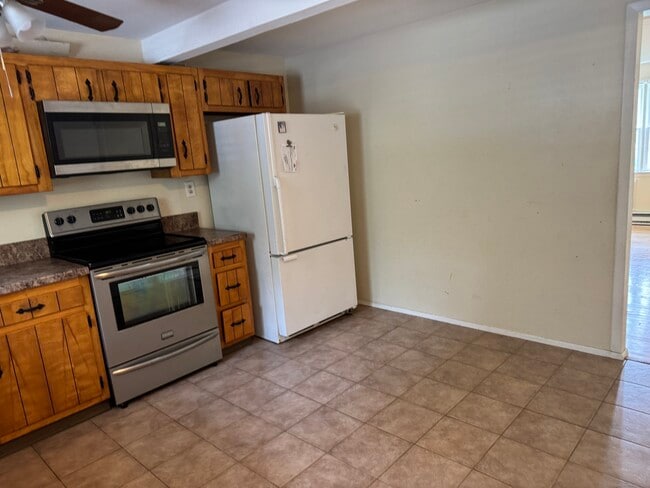 Building Photo - 617 Millville Ave