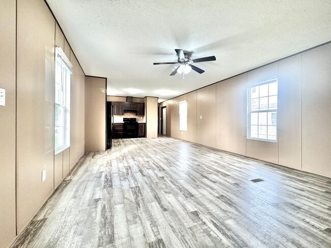 Building Photo - Spacious 3 Bed, 2 Bath Mobile Home in Gonz...