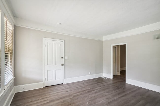 Building Photo - 2728 Tallulah Dr NE