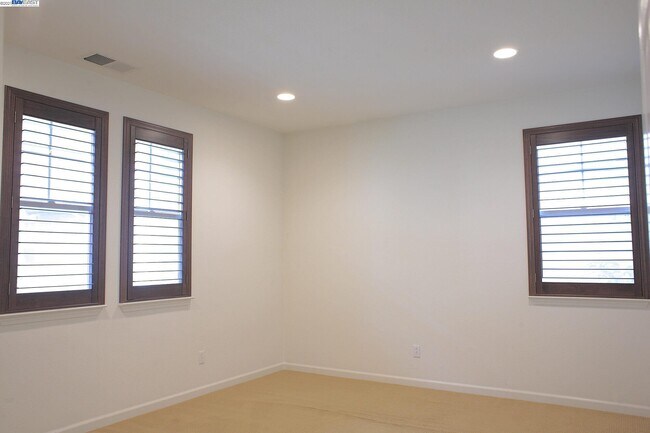 Building Photo - 187 Montevina Way